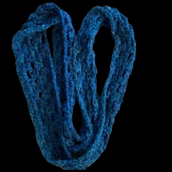 Beautiful handmade blue infinity scarf - Picture 3 of 3